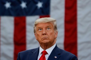 Trump concede indultos a figuras na investigação à interferência russa