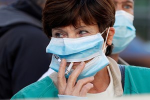 Covid-19: Propagação do vírus em França está a 'desacelerar'