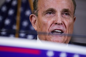 Advogado de Trump enfrenta processo de mil milhões de euros