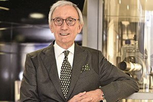 Marcelo condecora Júlio Isidro e elogia a sua televisão 'sem desvios deontológicos'