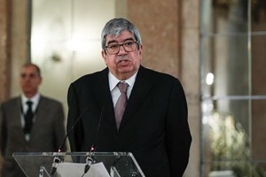 AR autoriza Ferro Rodrigues a prestar declarações em inquérito contra juiz Rui Fonseca e Castro