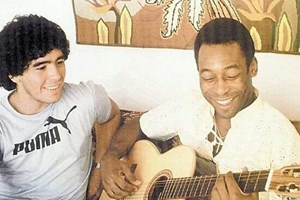 A relação de amor-ódio entre Maradona e Pelé