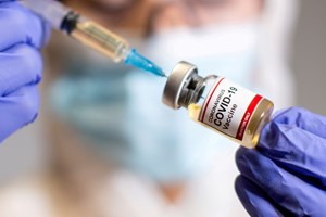 Covid-19: Rússia e AstraZeneca vão fazer testes clínicos às duas vacinas em conjunto