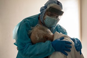 Médicos e enfermeiros em greve. O que os motiva a lutar pela Saúde?