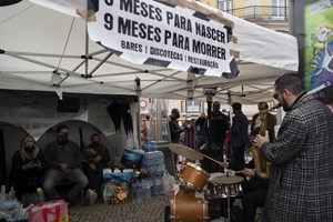 Movimento 'A Pão e Água' critica Governo e mantém protesto até ser recebido