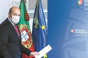 Ministro da Economia testa positivo à covid-19