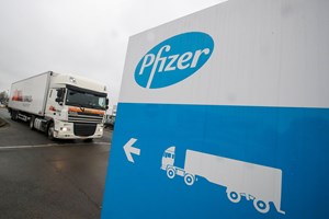 Pfizer só vai distribuir metade das vacinas que tinha previstas para este ano