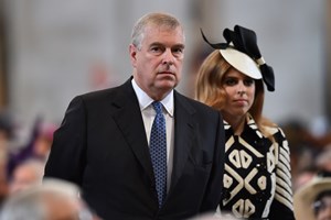 Princesa Beatrice enfraquece álibi do pai no caso Epstein