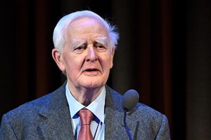 Romance de estreia de John Le Carré vai ser reeditado com introdução inédita do autor