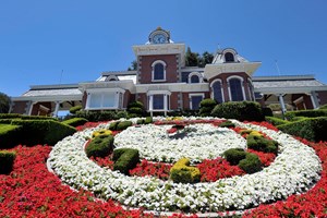 Rancho de Michael Jackson, Neverland, comprado por bilionário norte-americano