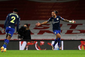 Covid-19: Kyle Walker e Gabriel Jesus testam positivo e estão em isolamento