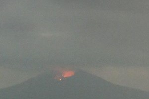 Vulcão entra em erupção no Japão, autoridades elevam nível de alerta