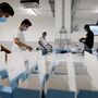 Mesmo os vacinados contra a covid-19 terão de usar máscara (para já)