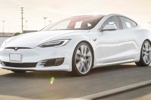 Apanhado a 150 km/h num Tesla com Autopilot enquanto dormia