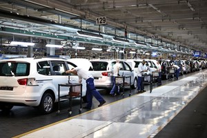 Mercado automóvel continua em queda, mas carros de luxo são dos mais vendidos