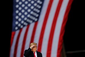 Senado dos EUA aprova continuação do julgamento de Trump