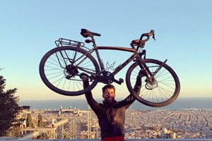 O ciclista que visitou 43 países em plena pandemia