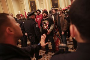 Mulher baleada no Capitólio dos EUA