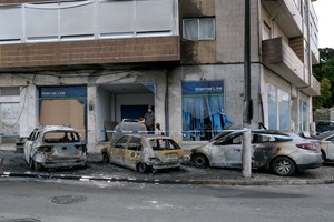 Quatro automóveis e vários ecopontos destruídos em Setúbal