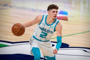 NBA. LaMelo Ball tornou-se no mais jovem a conseguir um triplo-duplo