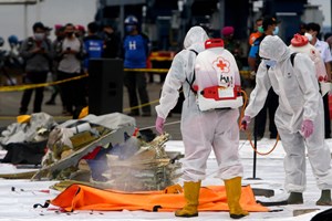 Localizadas caixas negras de avião que caiu ao mar na Indonésia