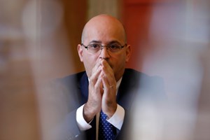 Covid-19: Três comissários europeus em isolamento após contacto com João Leão