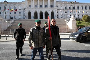 Covid-19: Cerca de 100 pessoas manifestaram-se sem máscara ou distanciamento em Lisboa