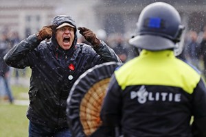 Cem detidos durante manifestação em Amesterdão
