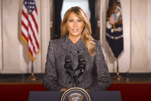 Na despedida, Melania apela à escolha da 'paz em vez da violência'