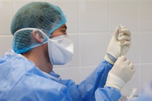 Tudo o que está a correr mal com as vacinas da Pfizer e AstraZeneca