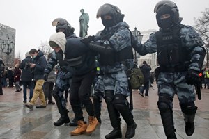 Mulher de Navalny entre os manifestantes detidos na Rússia