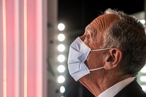 Marcelo elogia SNS e espera melhor planeamento um ano de pandemia depois