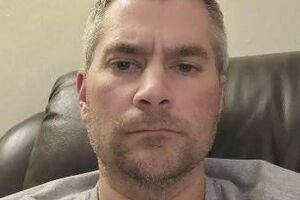 Brian D. Sicknick tinha 42 anos e era apoiante de Trump. Morreu após ser agredido a defender o Capitólio de invasão
