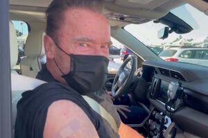 Arnold Schwarzenegger vacinado contra a Covid-19