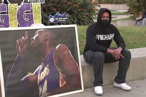 Fãs recordam Kobe Bryant um ano após a morte - SÁBADO