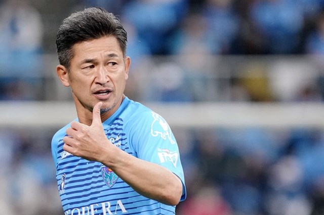 O japonês Kazuyoshi Miura, é o jogador profissional mais velho do