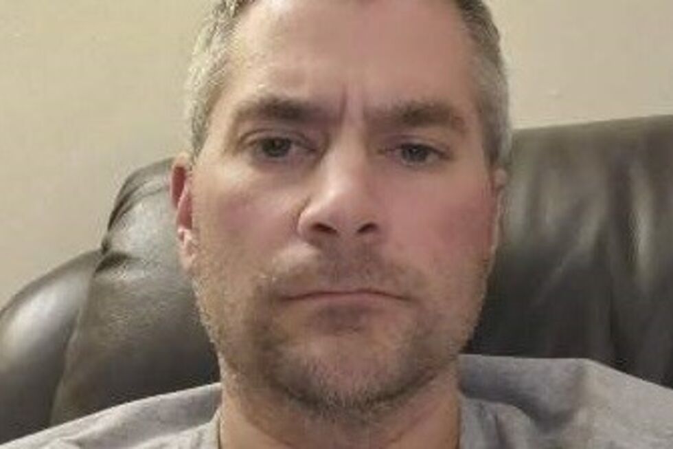 Brian D. Sicknick tinha 42 anos e era apoiante de Trump. Morreu após ser agredido a defender o Capitólio de invasão