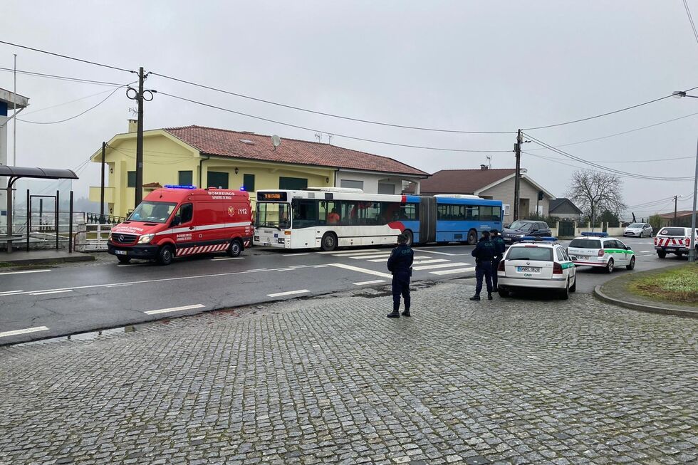 Autocarro está parado em Braga com passageiro infetado com Covid-19 no interior