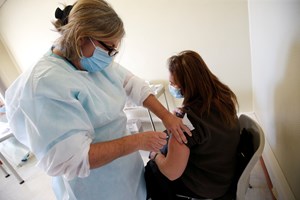 Covid-19: Tudo o que tem de saber sobre a vacinação de recuperados