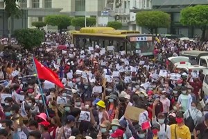 Myanmar: Protestos continuam apesar de lei marcial imposta pelos militares