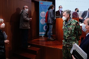Especialistas do Infarmed reúnem antes de se renovar estado de emergência