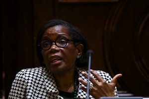 Covid-19: Ministra diz que há 353 casos positivos nas prisões mas 'situação está controlada'