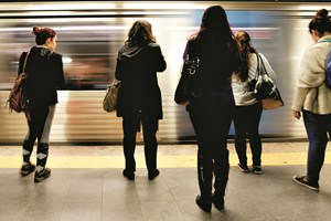 Jovens com mestrado ganham em média mais 22% que licenciados
