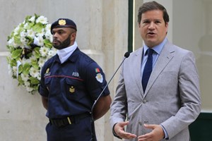 Vereador da CML demite-se após tomar vacina da Covid-19 no gabinete