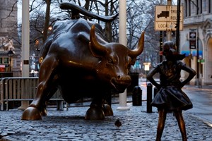 Morreu o escultor italiano Arturo Di Modica, que esculpiu o Touro de Wall Street