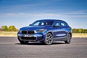 Ligaram o BMW X2 à corrente