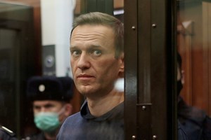 Opositor ao regime russo Navalny transferido da prisão para local desconhecido