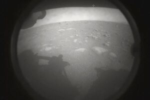 A primeira imagem do Perseverance em Marte e a festa da Nasa - sábado