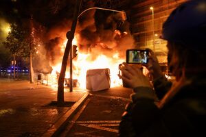 Protestos em Espanha contra detenção de Pablo Hasél