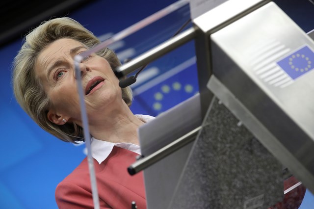 Von der Leyen: Há que trabalhar rápido se queremos um certificado de vacinação até ao verão